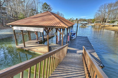 Photo 13 - Winding Down by Avantstay Sleeps 20 + Dock, View