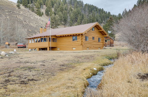 Foto 18 - Cozy Montana Cabin Near Yellowstone National Park