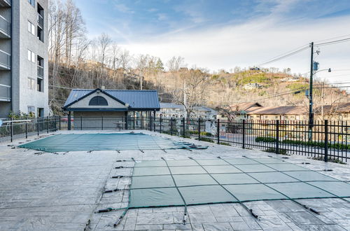 Foto 10 - Downtown Gatlinburg Condo w/ Community Pool