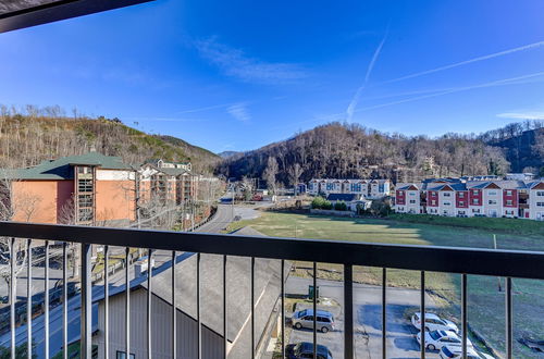 Foto 7 - Downtown Gatlinburg Condo w/ Community Pool