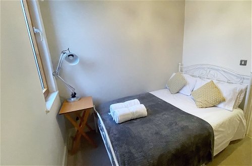 Photo 4 - Central 2-bed Apartment in Greater Manchester