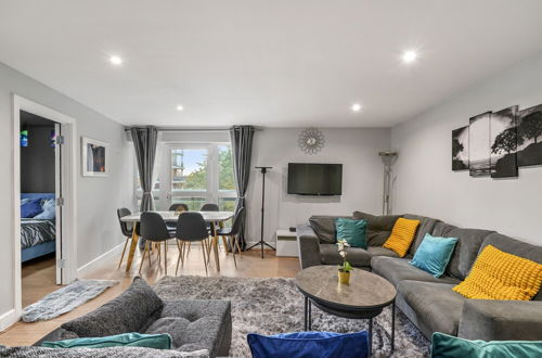 Photo 16 - Charming 3-bed Apartment in London