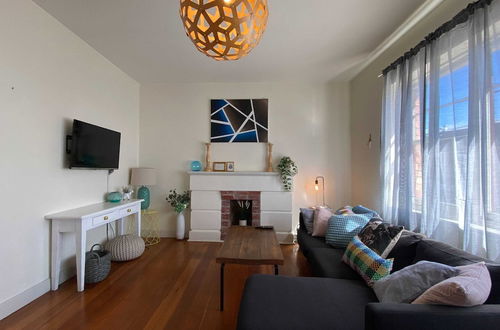 Foto 7 - Bright & Sunny 2-bed Unit in the Heart of St Kilda