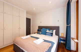 Photo 2 - Bright & Sunny 2-bed Unit in the Heart of St Kilda