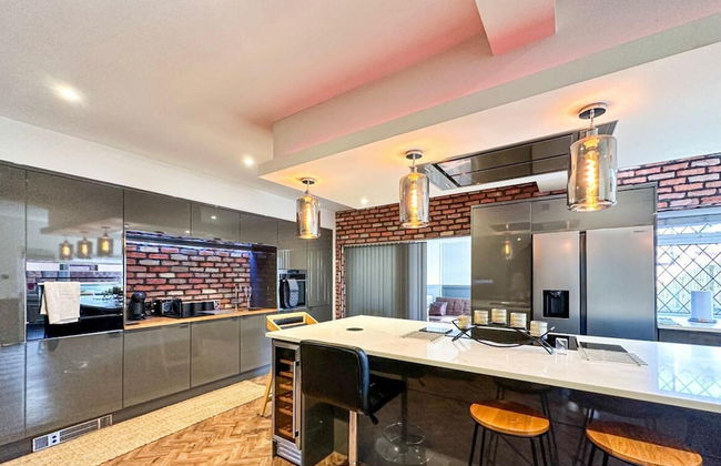 Beautiful Detached Villa - Jacuzzi Bath - Parking - Foto 2