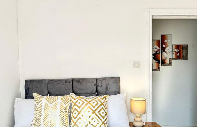 Beautiful Detached Villa - Jacuzzi Bath - Parking - Foto 38