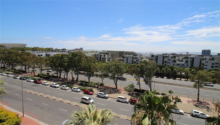 Photo 1 - Green Point 2 Bedroom Apartment With Enclosed Balcony and Stunning Views