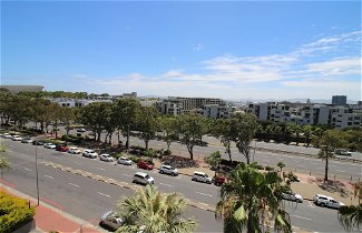 Photo 1 - Green Point 2 Bedroom Apartment With Enclosed Balcony and Stunning Views