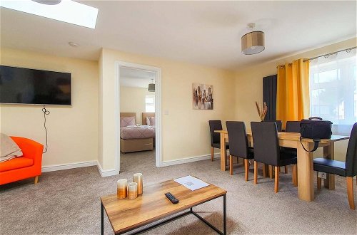 Photo 10 - Charming 2-bed Apartment in Stroud