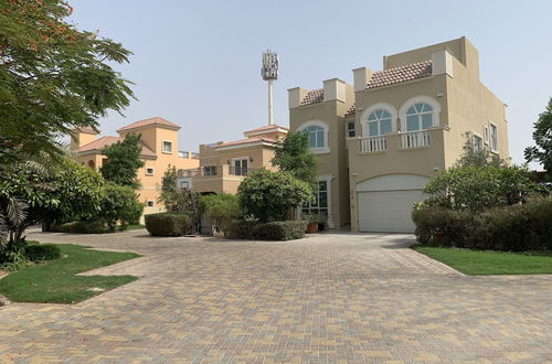 Foto 1 - Charming and Cozy Apartment in Dubai Available now