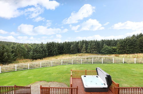 Photo 35 - Altido Greenknowes Lodge With Hot Tub And Wood Burning Stove