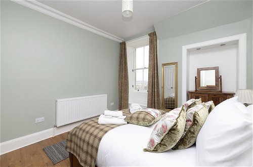Photo 3 - Altido Charming 2-Bed Flat Near Edinburgh Castle