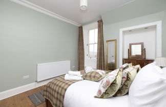 Photo 3 - Altido Charming 2-Bed Flat Near Edinburgh Castle