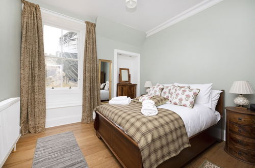 Photo 2 - JOIVY Charming 2-Bed Flat Near Edinburgh Castle