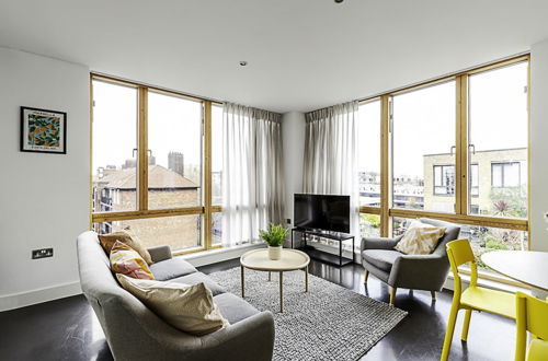 Photo 10 - Comfortable, Modern Flat in Shoreditch