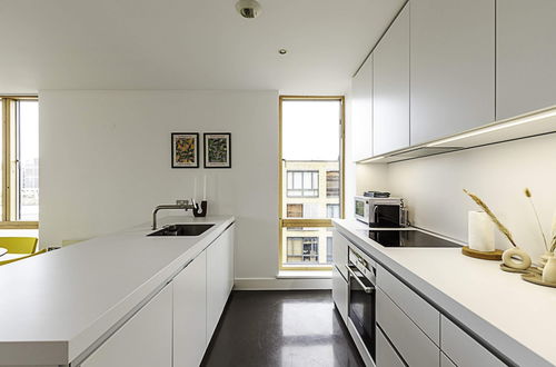 Photo 5 - Comfortable, Modern Flat in Shoreditch