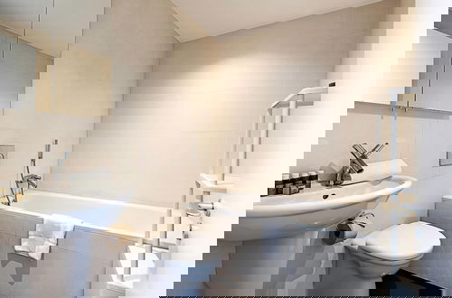 Photo 19 - Drys - Comfortable, Modern Flat in Shoreditch
