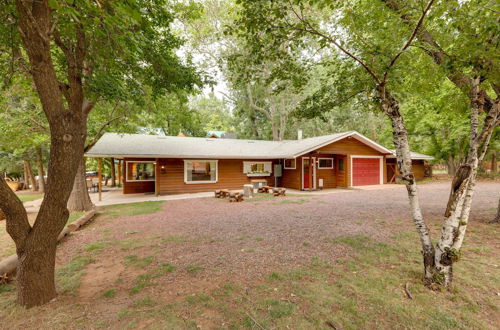 Foto 25 - Rustic Pine Retreat w/ Fenced 1-acre Yard