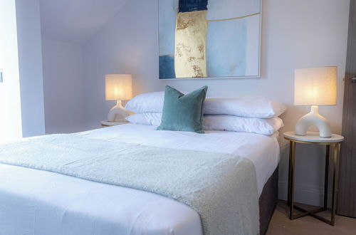 Photo 12 - Stylish Apartments with Balcony for upper apartments & Free Parking in a prime location - Five Miles from Heathrow Airport