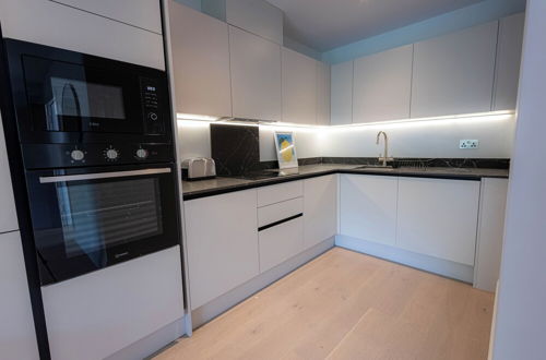 Photo 11 - Stylish Apartments with Balcony for upper apartments & Free Parking in a prime location - Five Miles from Heathrow Airport