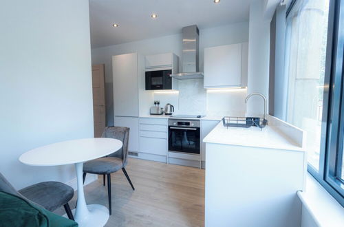 Photo 24 - Stylish Apartments with Balcony for upper apartments & Free Parking in a prime location - Five Miles from Heathrow Airport