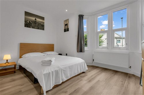 Foto 7 - Charming 2-bed Apartment in South West London