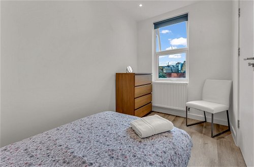 Foto 3 - Charming 2-bed Apartment in South West London