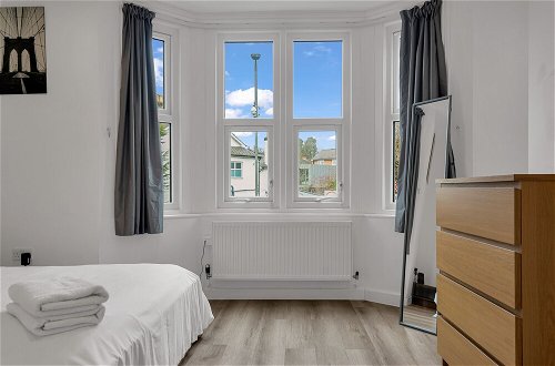 Photo 6 - Charming 2-bed Apartment in South West London