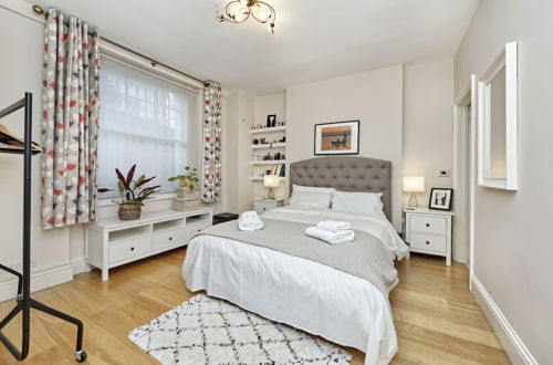 Photo 2 - Spacious Pimlico Apartment by Underthedoormat