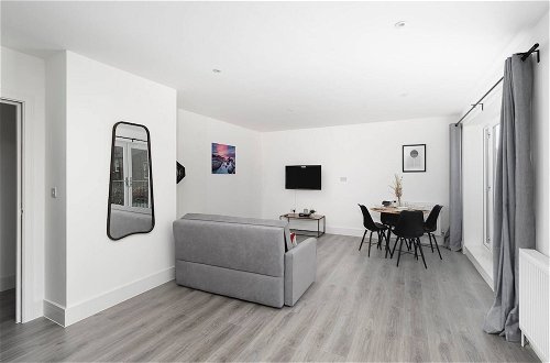 Foto 21 - Skyvillion -vineyard Court- Enfield 1bed With Balcony