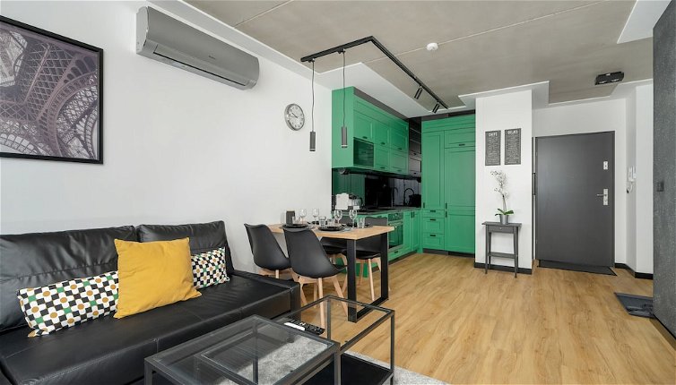 Photo 1 - Black and Green Apartment by Renters