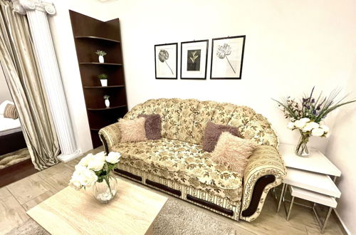 Photo 4 - Baroq Central City Apartment