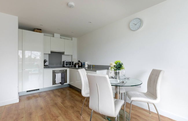 Skyvillion 1bed Enfield Flat W Balcony & Parking - Foto 1