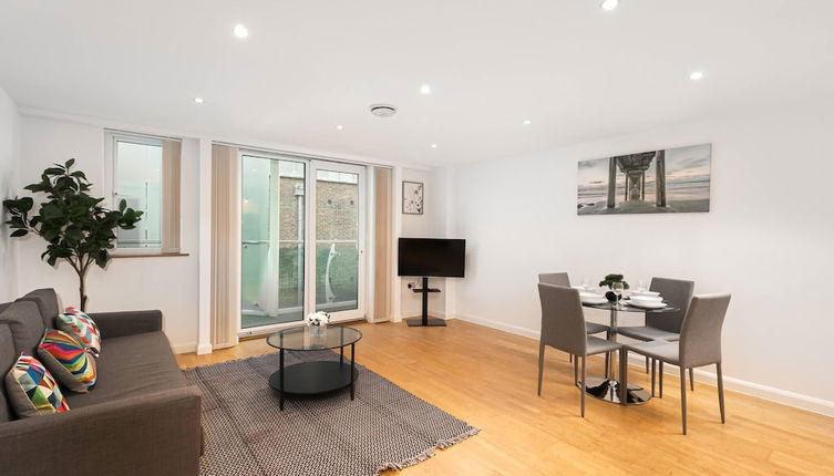 Foto 1 - Skyvillion - Spacious 2bed W/balcony In Barnet