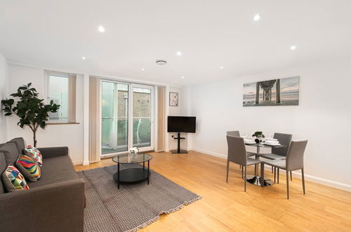 Foto 1 - Skyvillion - Spacious 2bed W/balcony In Barnet