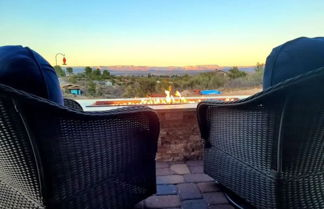 Foto 1 - Beautiful Home with Incredible Red Rock Views With Outdoor Fire Pit