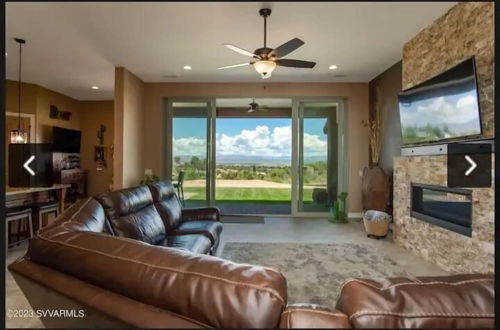 Foto 13 - Beautiful Home with Incredible Red Rock Views With Outdoor Fire Pit