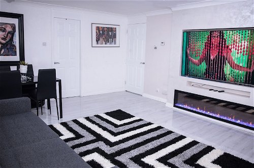 Foto 18 - Stunning 2-bed Apartment in London