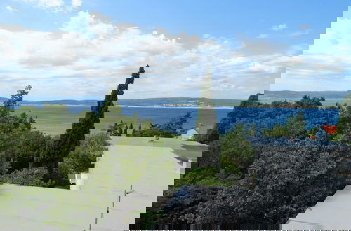 Foto 10 - Shimmering Sea Apartment With Sea View and Balcony