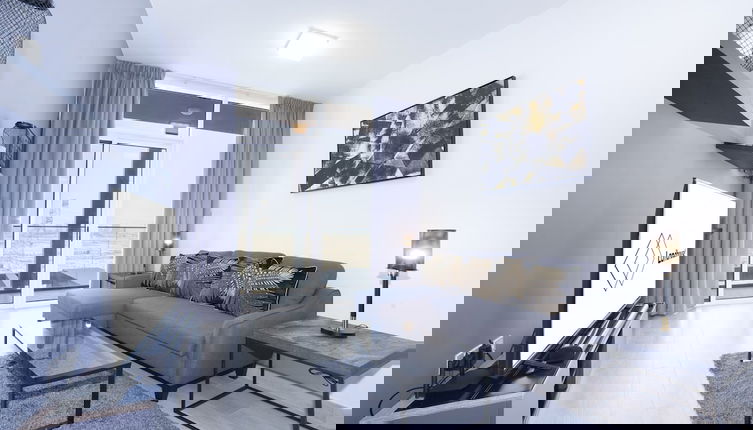 Foto 1 - Sophisticated Modern 1 BR on Blooms A JVC