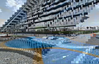 Foto 2 - Sophisticated Modern 1 BR on Blooms A JVC