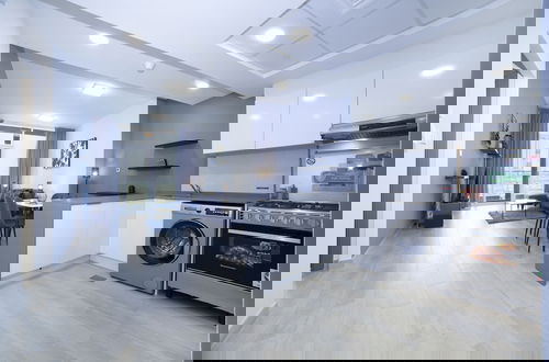 Foto 5 - Sophisticated Modern 1 BR on Blooms A JVC