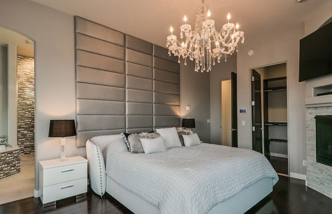 Luxury Contemporary Sanctuary w/ Pool and Views! - Photo 4