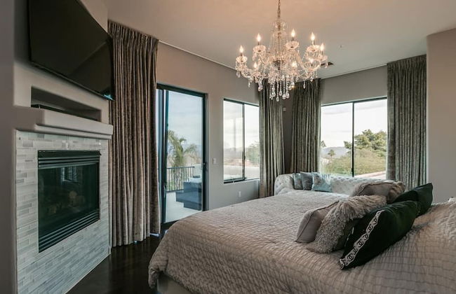 Luxury Contemporary Sanctuary w/ Pool and Views! - Photo 8