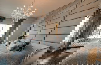 Foto 2 - Luxury Contemporary Sanctuary w/ Pool and Views!