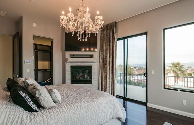 Luxury Contemporary Sanctuary w/ Pool and Views! - Photo 7