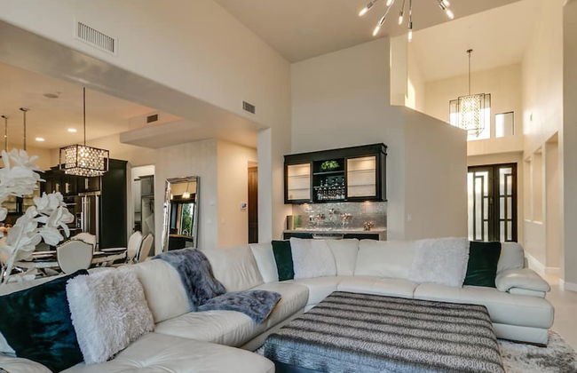 Luxury Contemporary Sanctuary w/ Pool and Views! - Photo 17