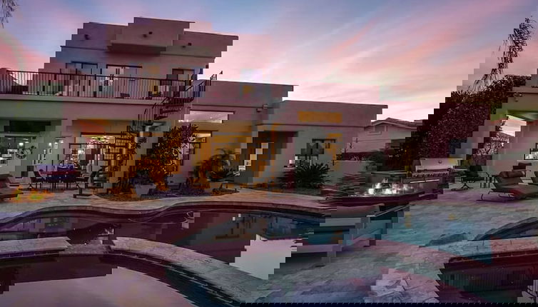 Foto 1 - Luxury Contemporary Sanctuary w/ Pool and Views!