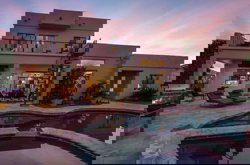 Foto 1 - Luxury Contemporary Sanctuary w/ Pool and Views!
