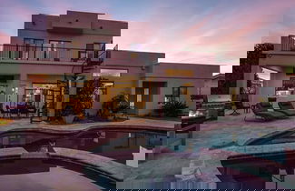 Foto 1 - Luxury Contemporary Sanctuary w/ Pool and Views!